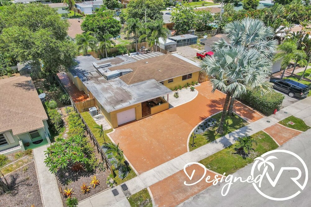 Фото Beautiful 4 Br with Private Heated Pool