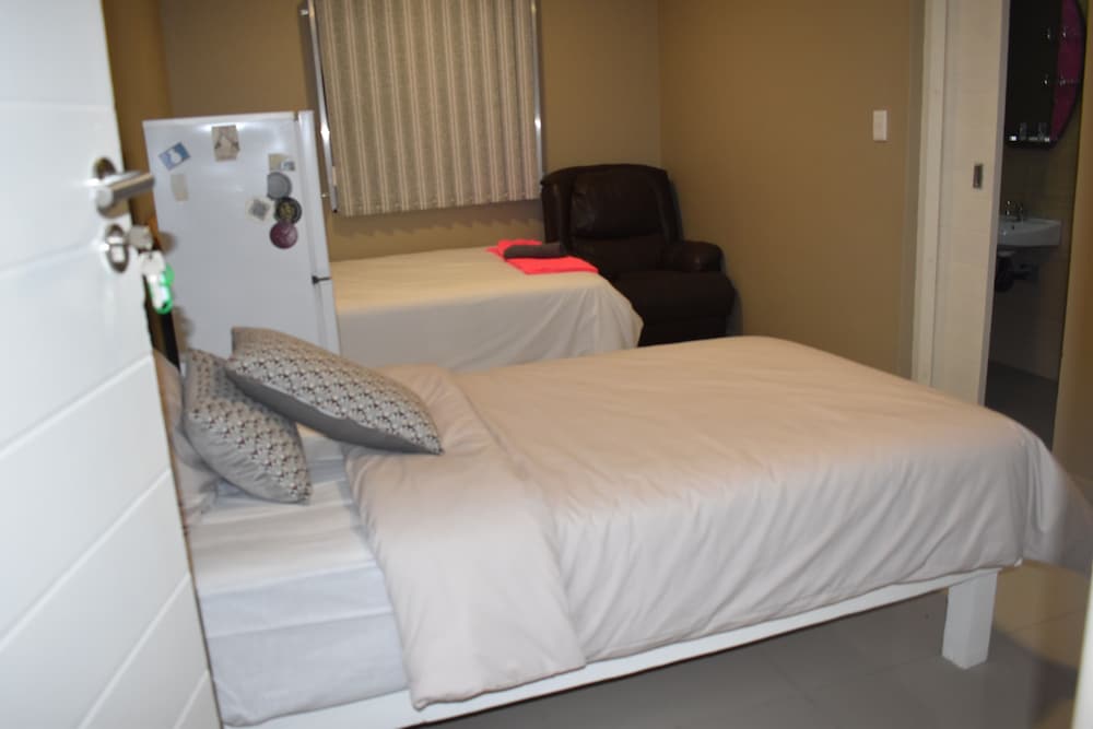 Фото Fairdeal Guest House