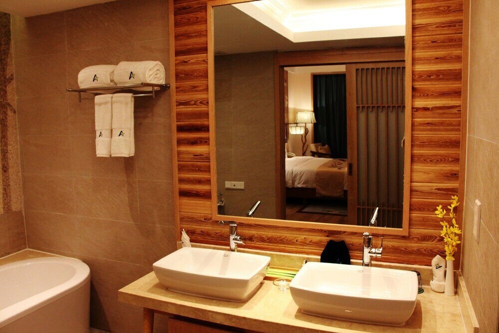 Фото Queshan Lake Arcadia Intl Resort