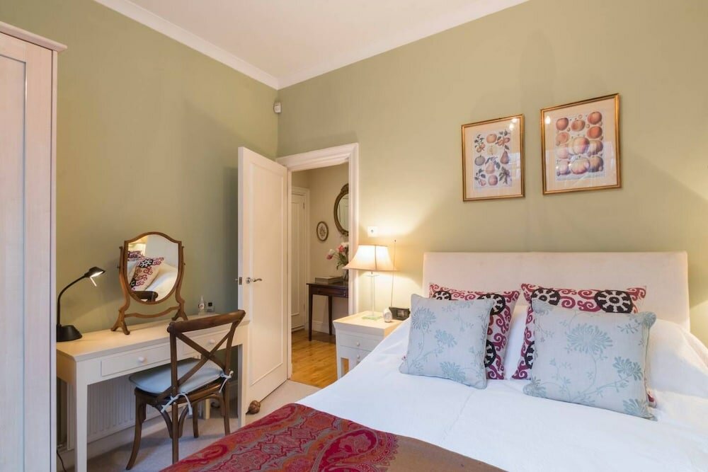 Фото Long Stay Discounts - Charming 1 bed Apt, Chelsea