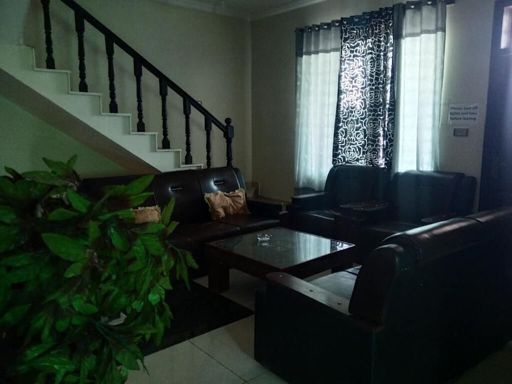 Фото Evergreen Guest Lodge - Egl