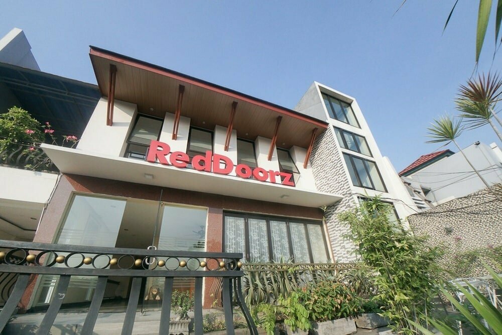 Hotel RedDoorz Plus near Green Pramuka Square Mall, Jakarta, photo