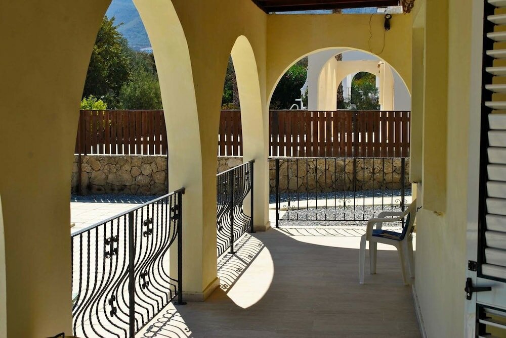 Фото Villa Thornburry by Amy Villas