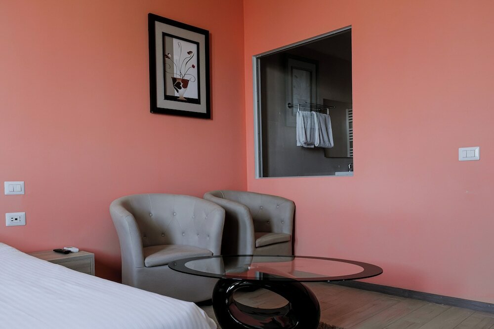 Фото Queen Hotel