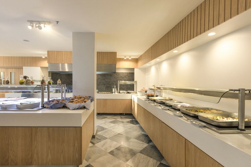 Фото Erato Seaside Hotel