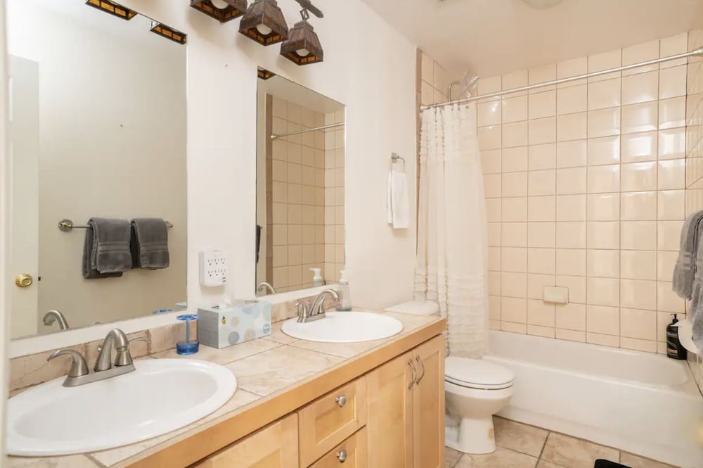 Фото 3204 Curtis Street