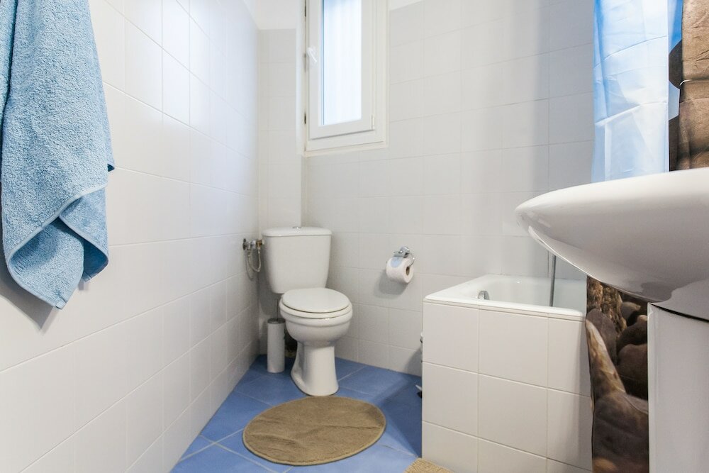 Фото Charming Acropolis Metro Station Apartment, Clean And Cozy