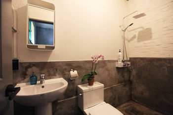 Фото Hongdae Guesthouse Pajamaparty - Hostel