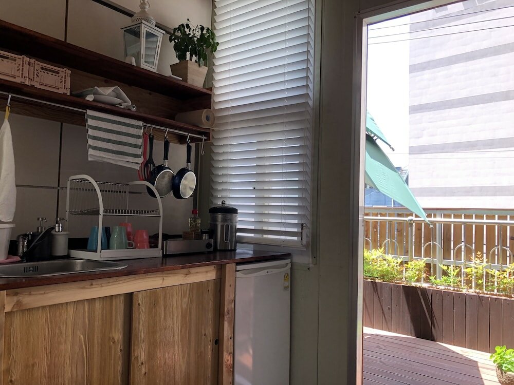 Фото Slow Tree House Hongdae - Caters to Women