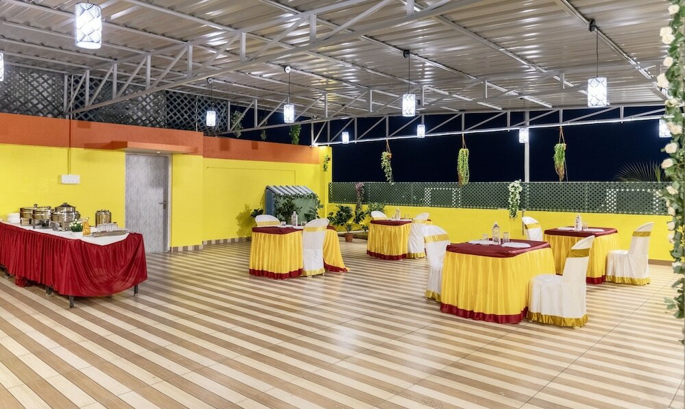 Фото Treebo Trend Four Seasons