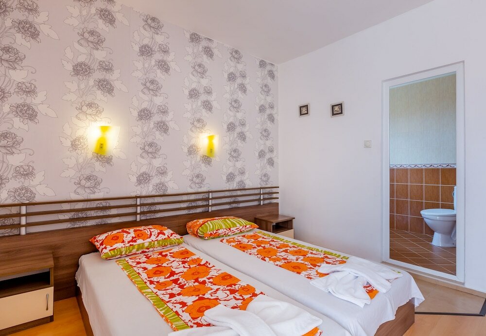 Фото Classic Double or Twin Room in Dafinka Guest House