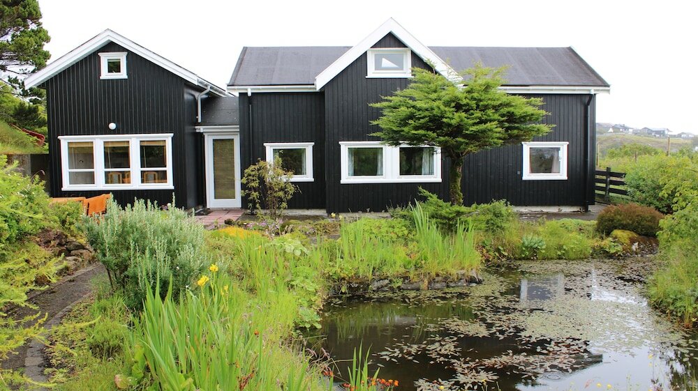 Фото Red Robin - Vacation homes next to Svartifossur waterfall