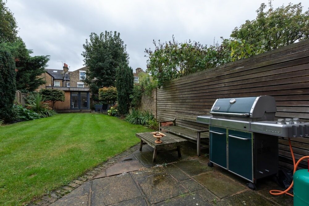Фото Incredible 5 Bedroom House W/private Garden -wandsworth!