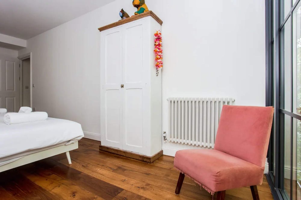 Фото Cosy 2 Bedroom Apartment With Great Outdoor Balcony