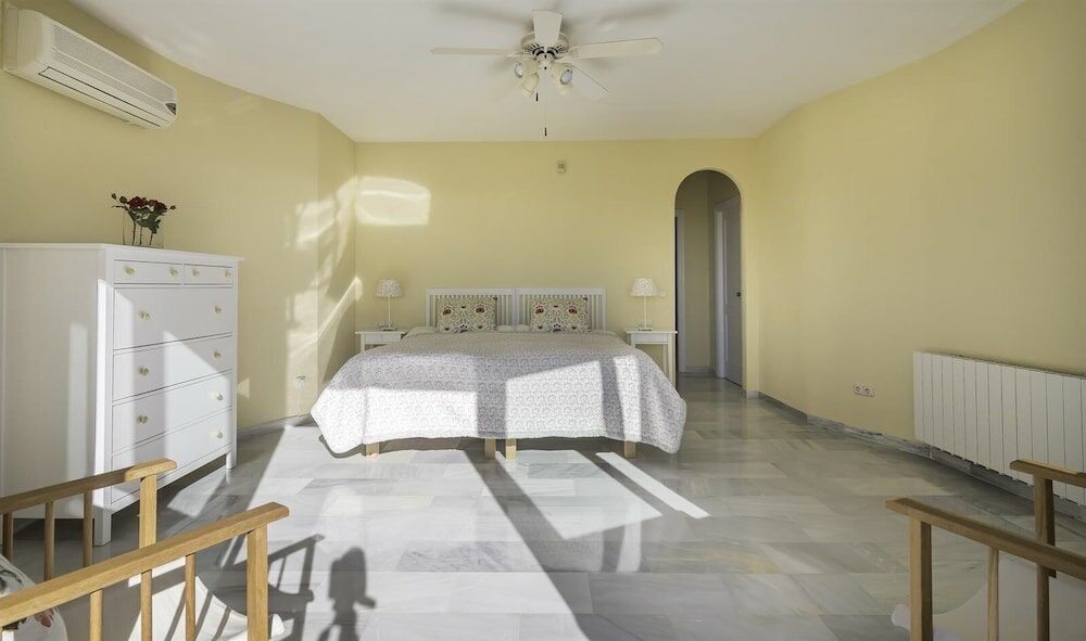 Фото Spacious Villa With Impressive Views