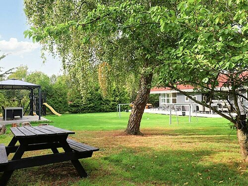 Гостиница 10 Person Holiday Home in Humble