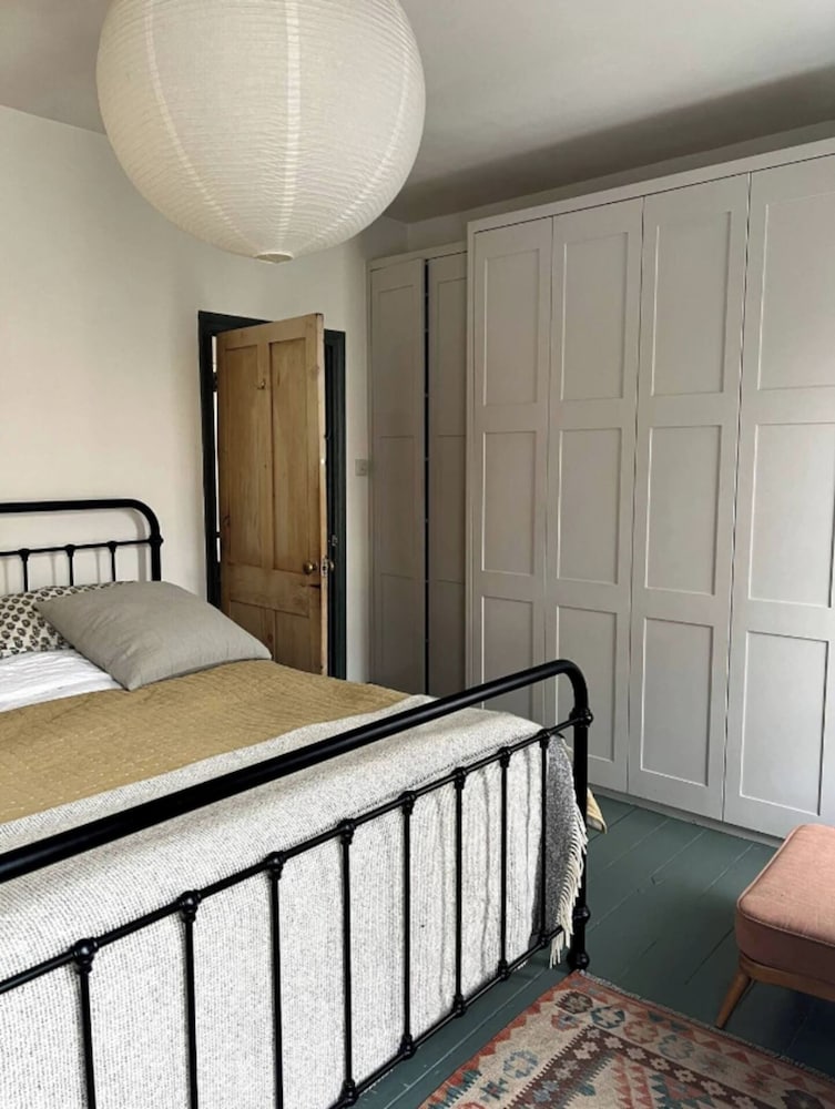 Фото Lovely 3bd Victorian Townhouse W/garden - Brixton!