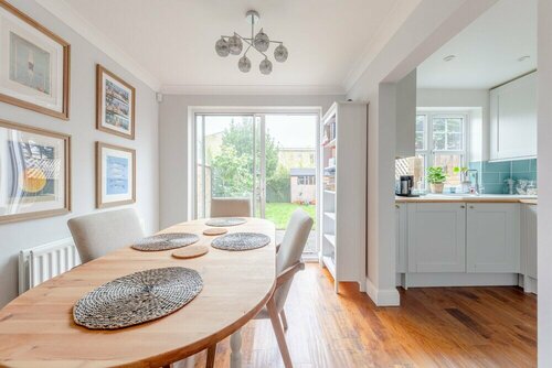 Гостиница Serene and Spacious 2 Bedroom House in South Wimbledon