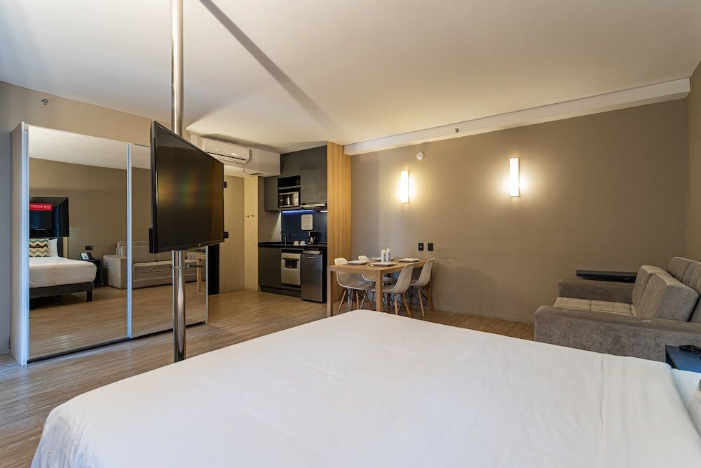 Фото Charlie Alphaville