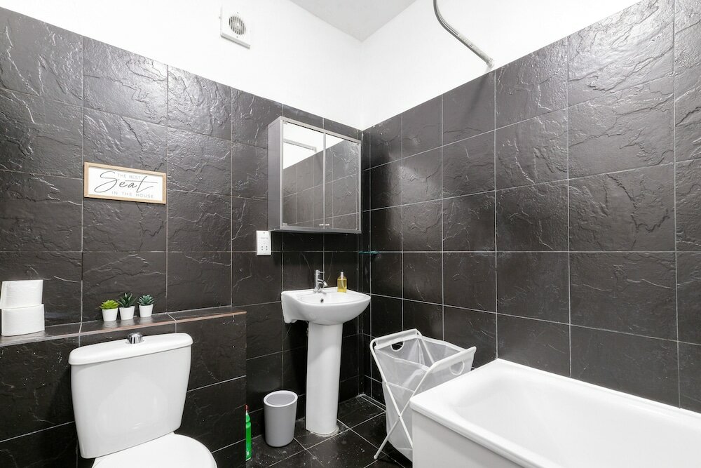Фото West Ealing Svd Apt. - 2 Bedroom 2 Bath