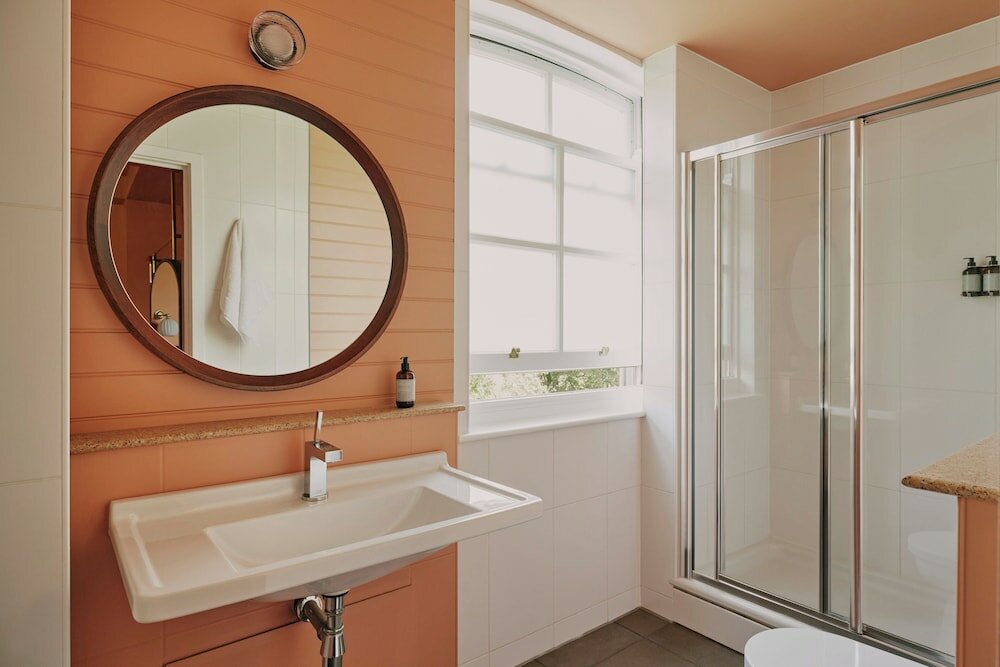 Фото Ember Locke Kensington