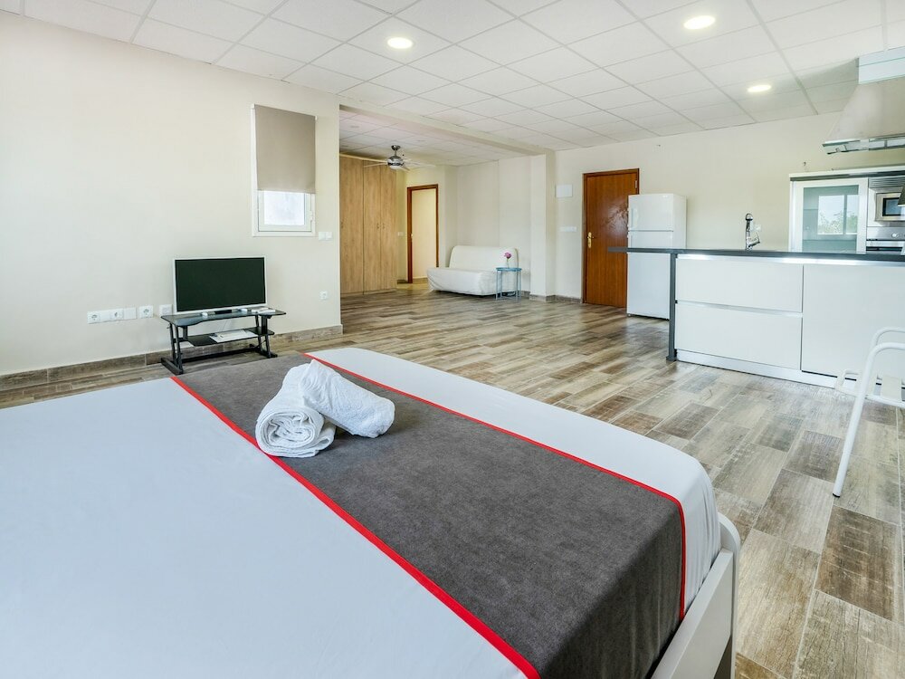 Фото Hostal El Patio de la Luna by Vivere Stays