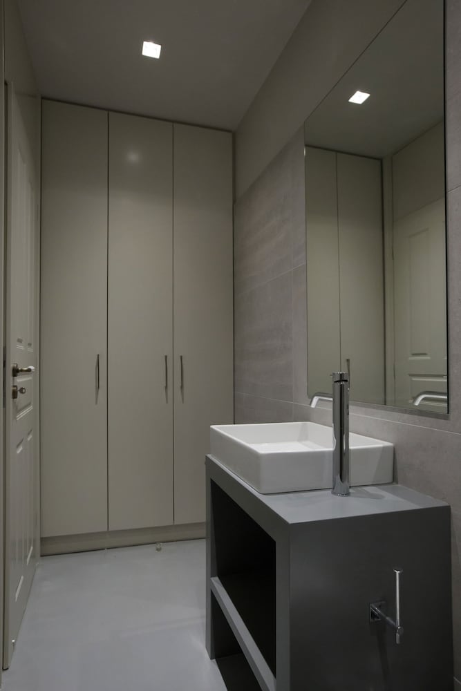 Фото Sophisticated Apartment in Syntagma by Ghh