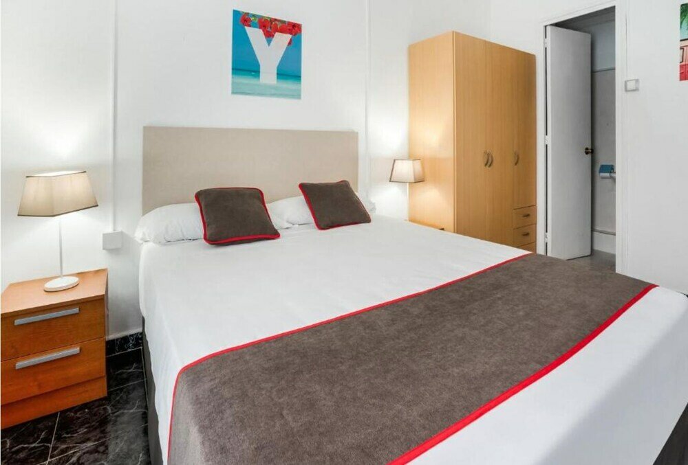Фото Hostal El Patio de la Luna by Vivere Stays