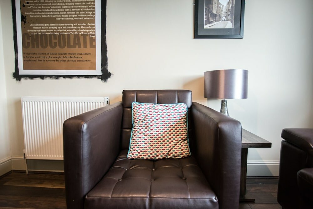 Фото 50 Bootham Crescent