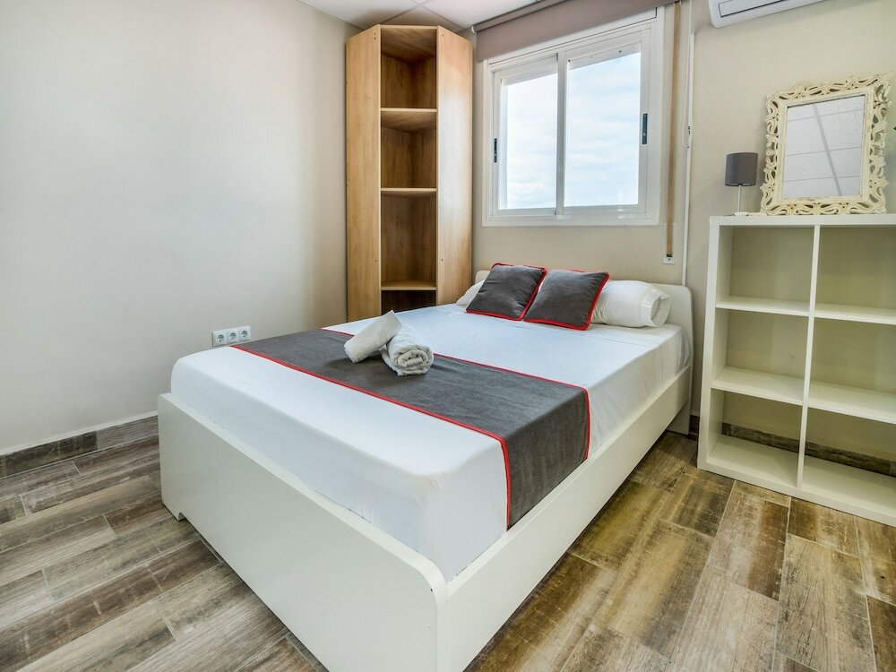 Фото Hostal El Patio de la Luna by Vivere Stays