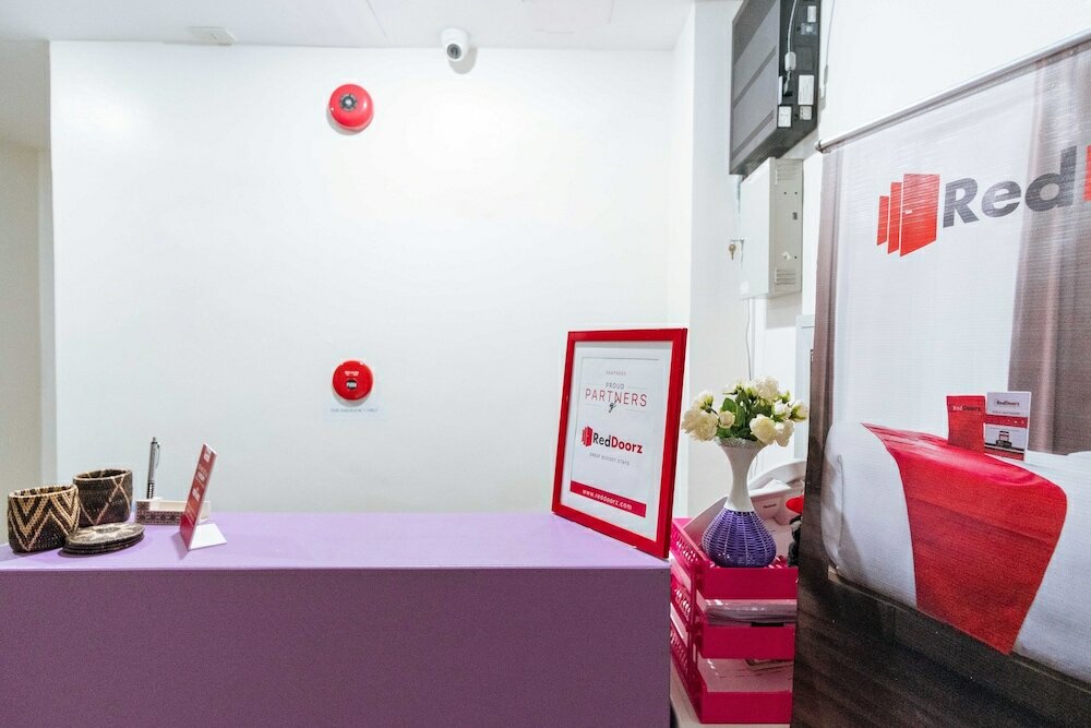Фото RedDoorz Plus near Robinsons Place Manila