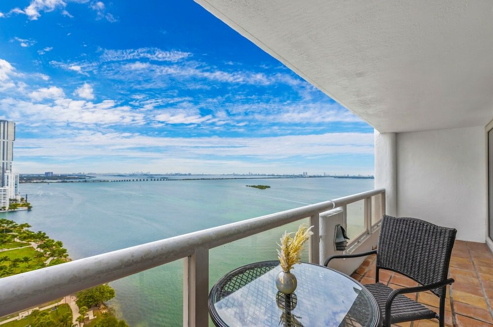 Фото Bayfront Gem With Balcony and Pool