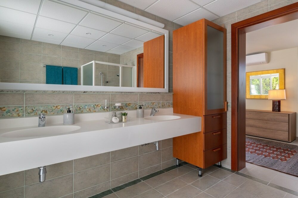 Фото HillTop Luxury Villa