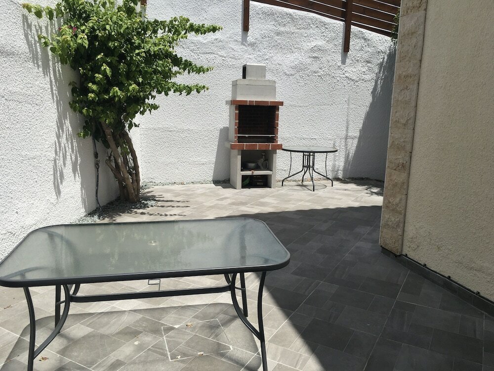 Фото 3 Bed Villa 10 Minutes Drive From Beautiful Beach