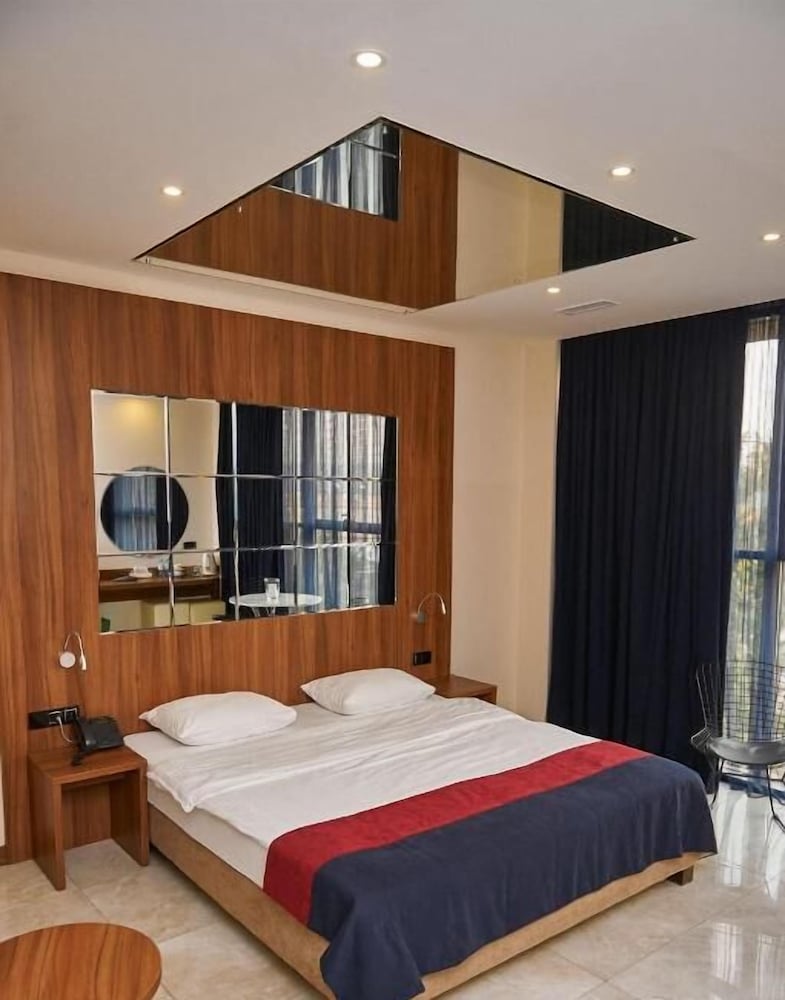 Фото Hollywood De Luxe