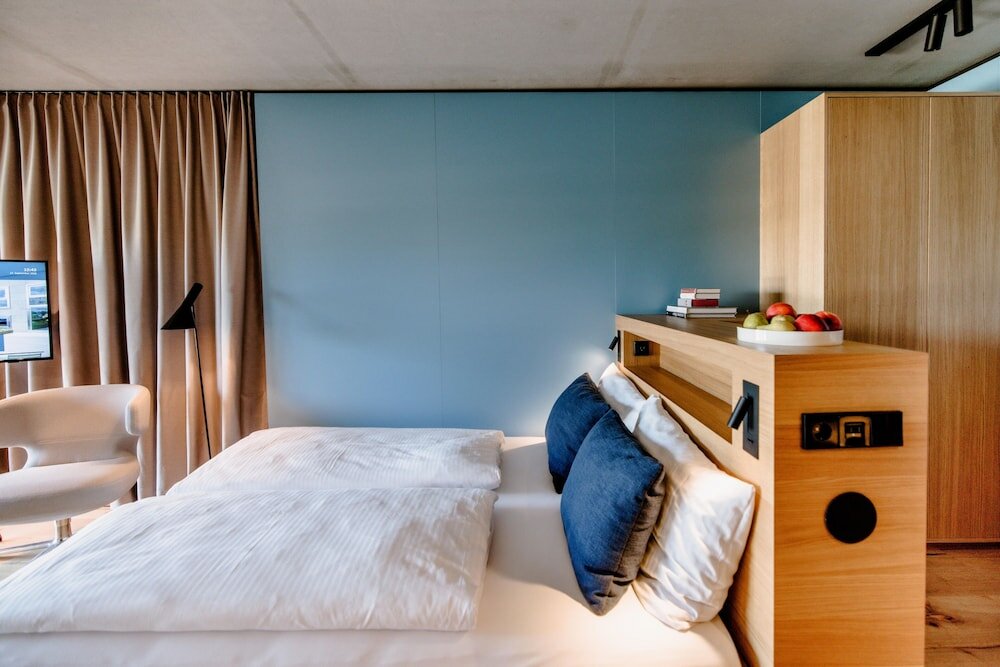 Фото The Flag West M.