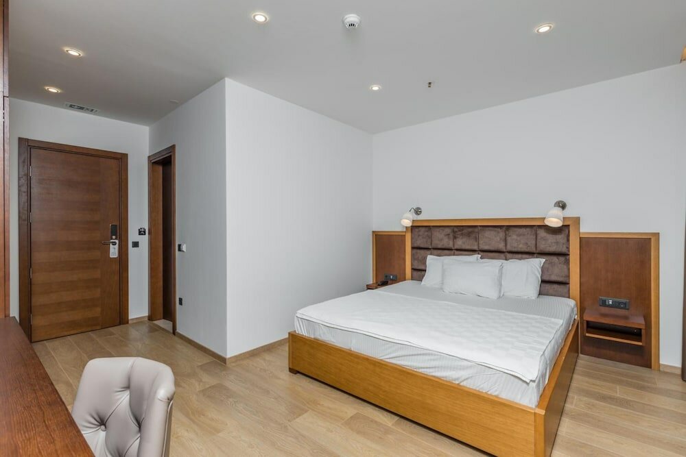 Фото Hotel Plaza Lucice