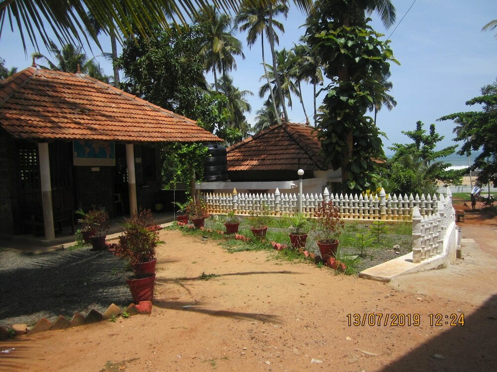 Фото M R Beach & Cottages