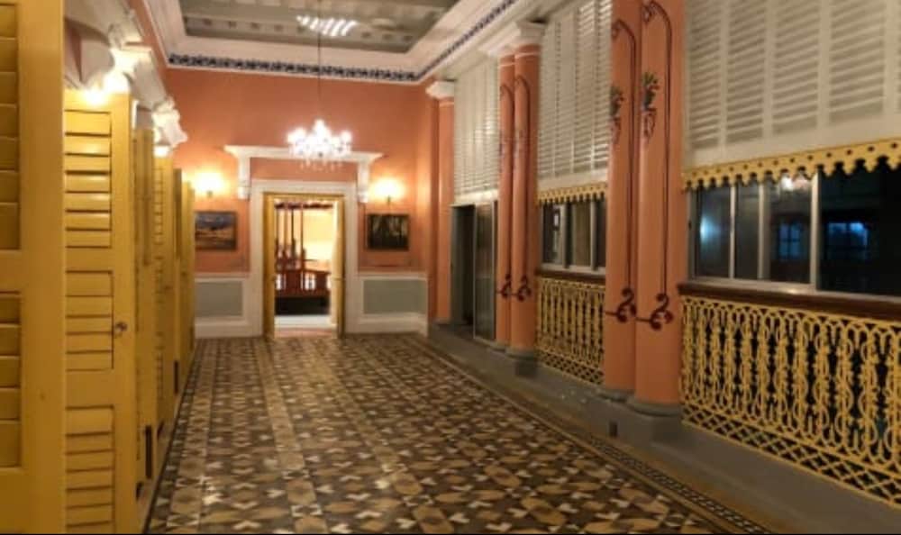 Фото Cossimbazar Palace of the Roys Rajbari