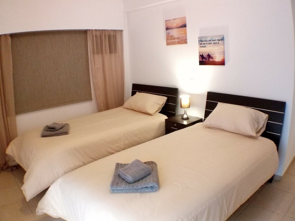 Фото 3 Bed Apartment on the Beach