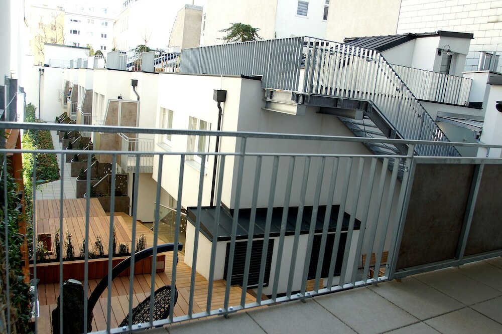 Фото Parks 73 The TownHouse Hotel