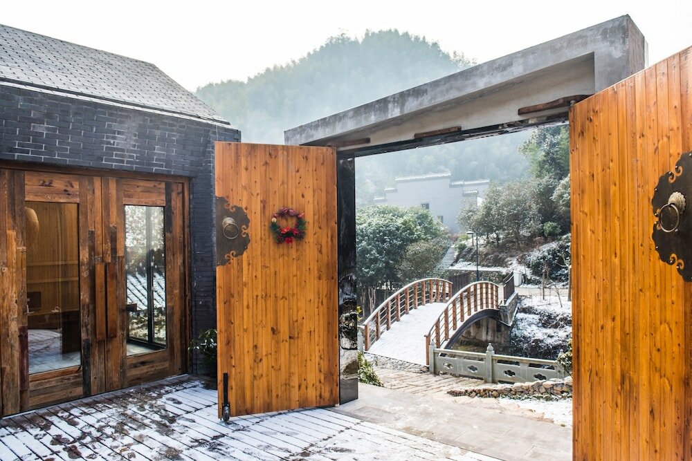 Фото Go Native Downtown House Ningbo