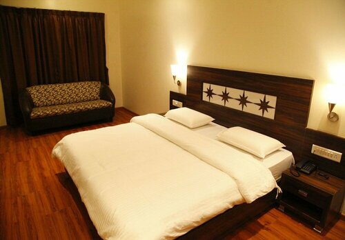 Гостиница Popular Hotel в Пуне