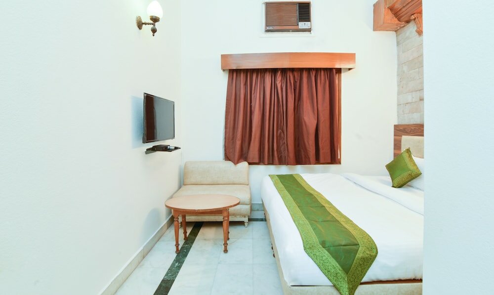 Фото Treebo The Daffodils