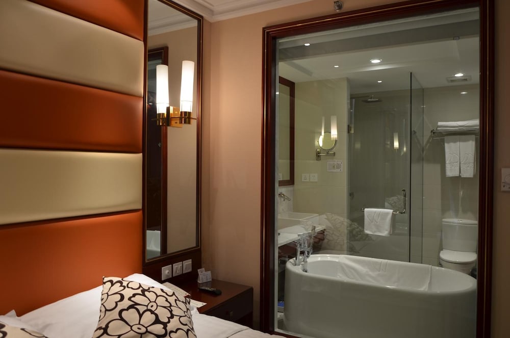 Фото Wuxi Lakeview Park Resort