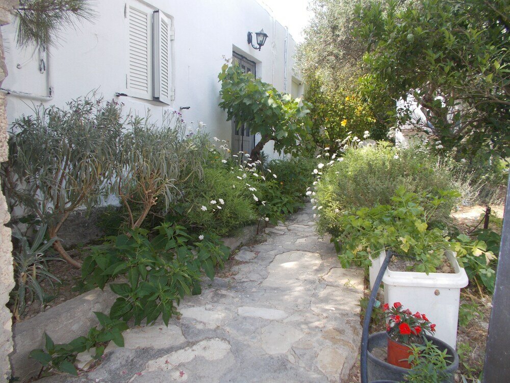 Фото To spiti tou papa sto vouno