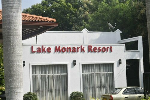 Гостиница Lake Monark Resort в Анурадхапуре