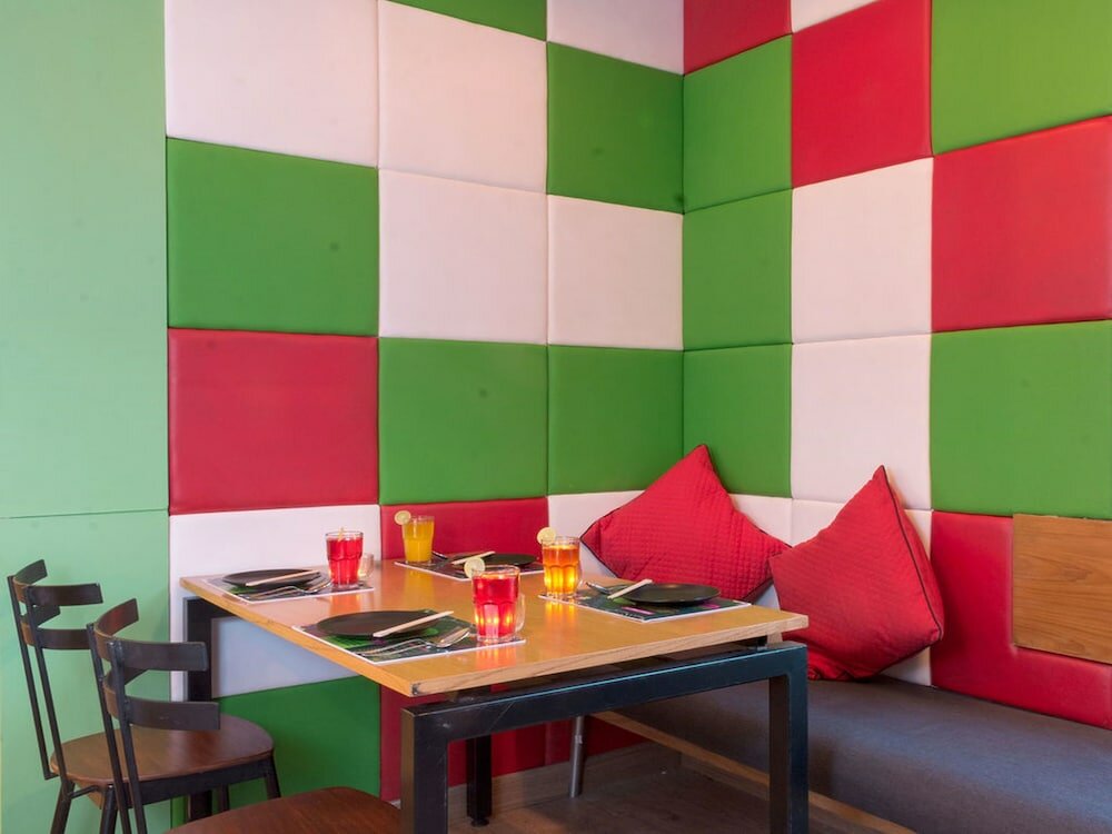 Фото Oyo Townhouse 022 Koregaon Park Pune