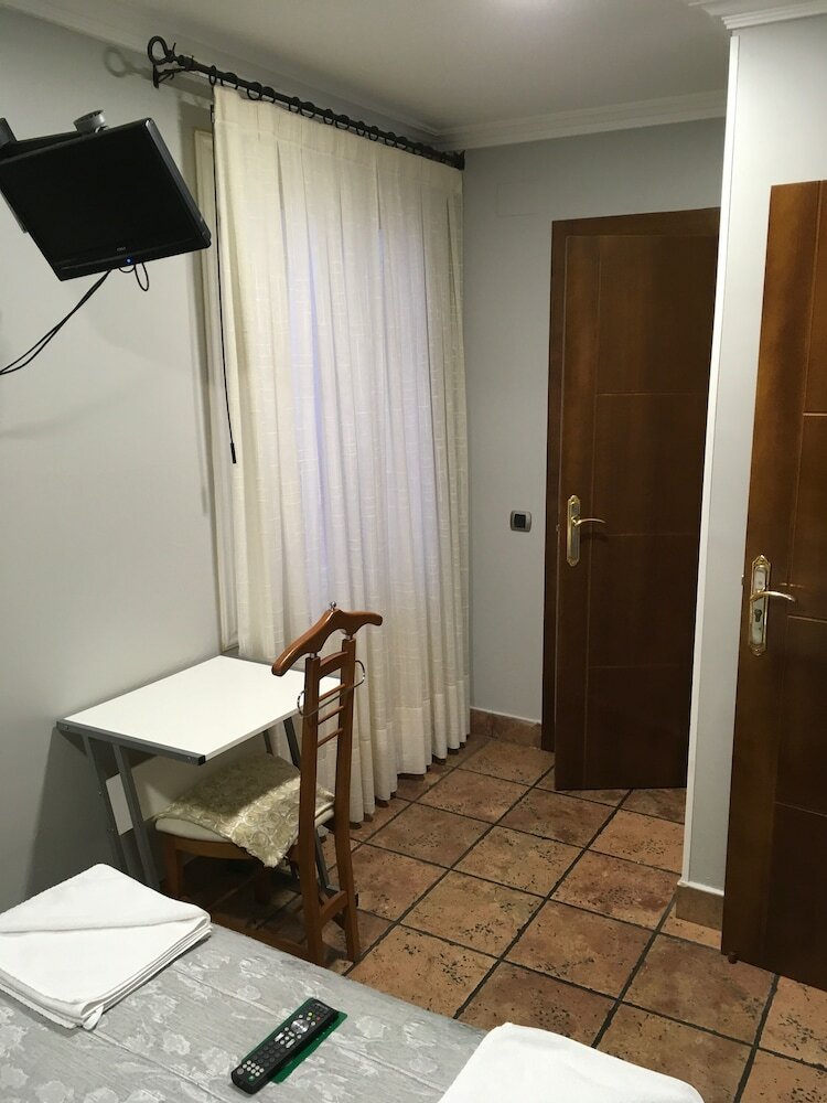 Фото Pensión La Bilbaina - Albergue Logroño