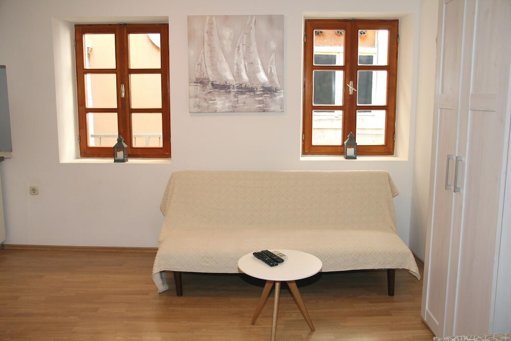 Фото Old Theatre Rooms and Apartments